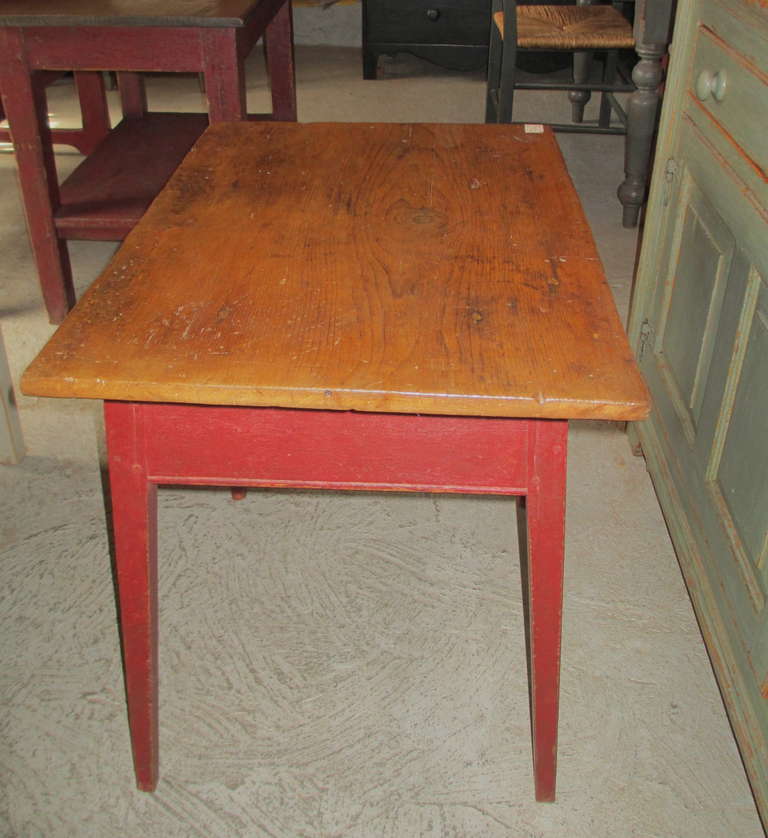 French Canadian Side Table In Distressed Condition In Woodbury, CT