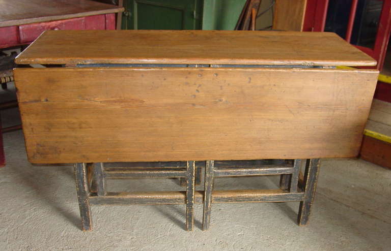 A Beautiful gate leg drop leaf table Mid 19th century.  Fully opened the dimensions are 46.5