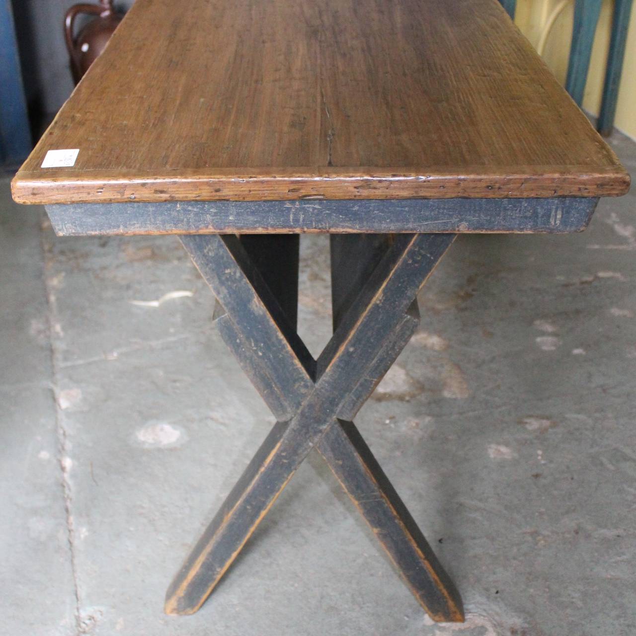 A sawbuck table from Quebec