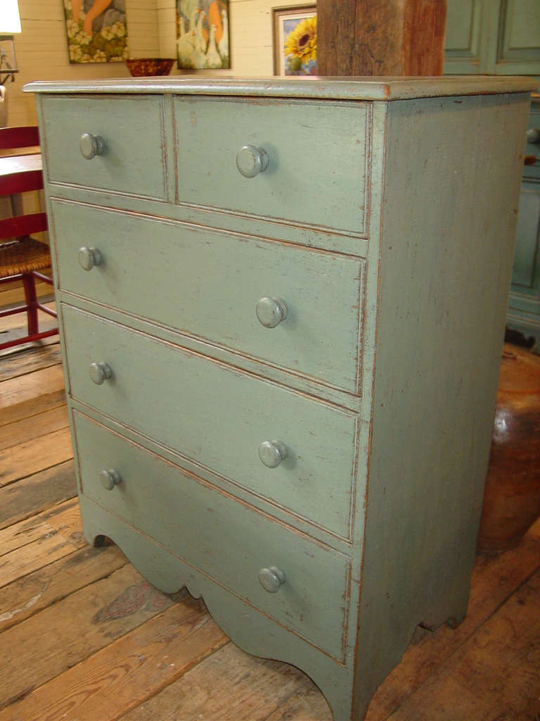 Petite Dresser from Quebec, Canada In Good Condition In Woodbury, CT