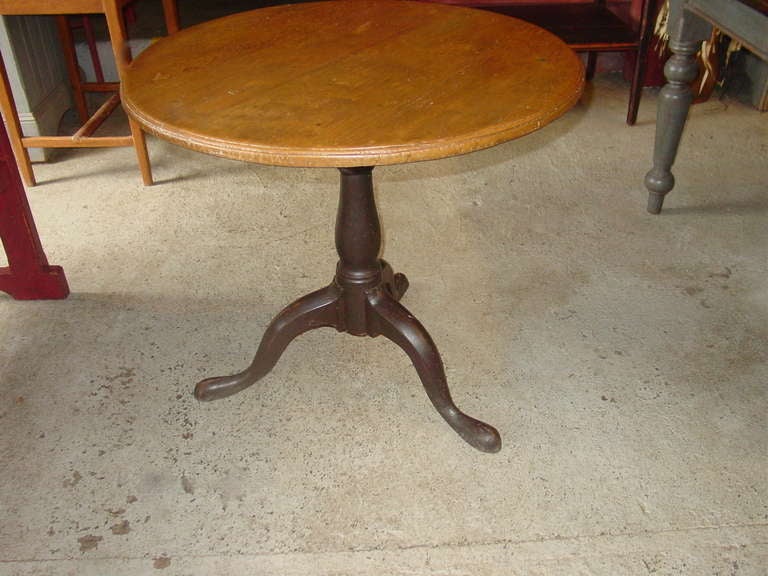 Round pedestal table from Quebec