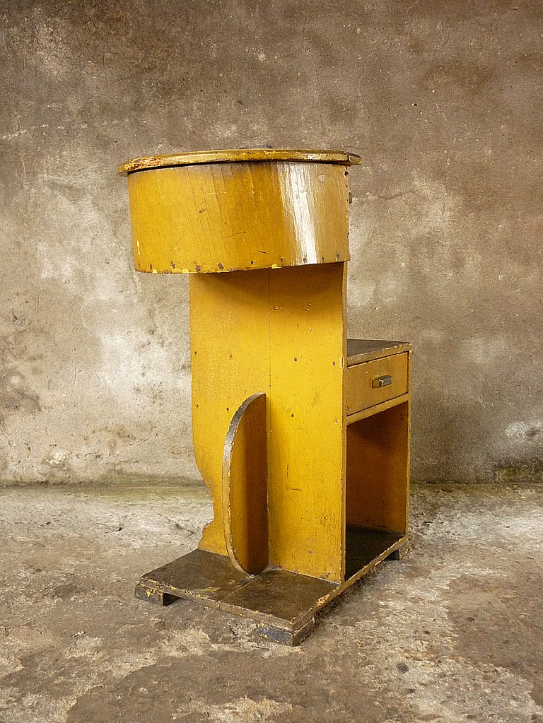 Gerrit Rietveld / De Stijl Shoe Polish Table For Sale 1
