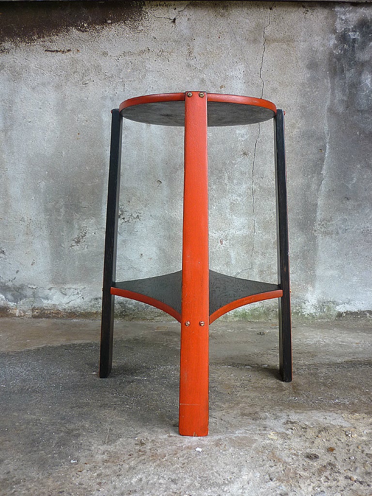 Unusual "De Stijl" flower table