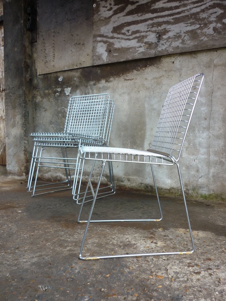 Joli ensemble de 4 chaises en fil de fer