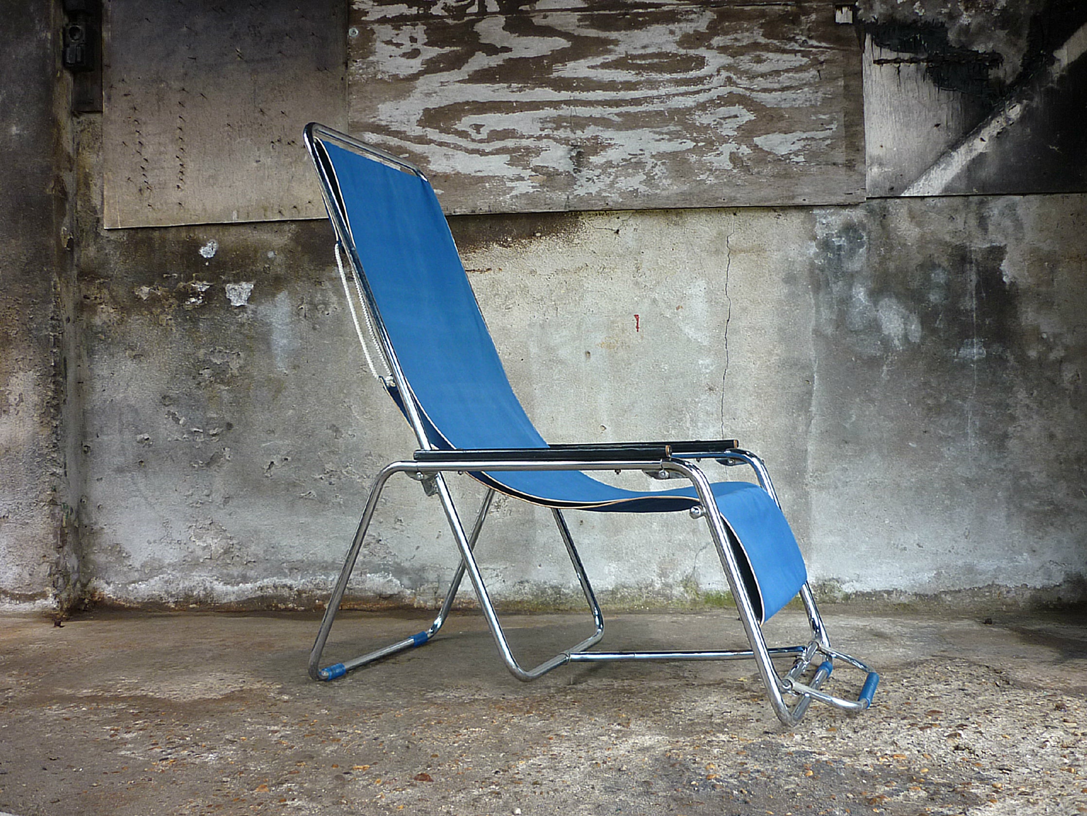 Rare Tubular Deck Chair For Sale