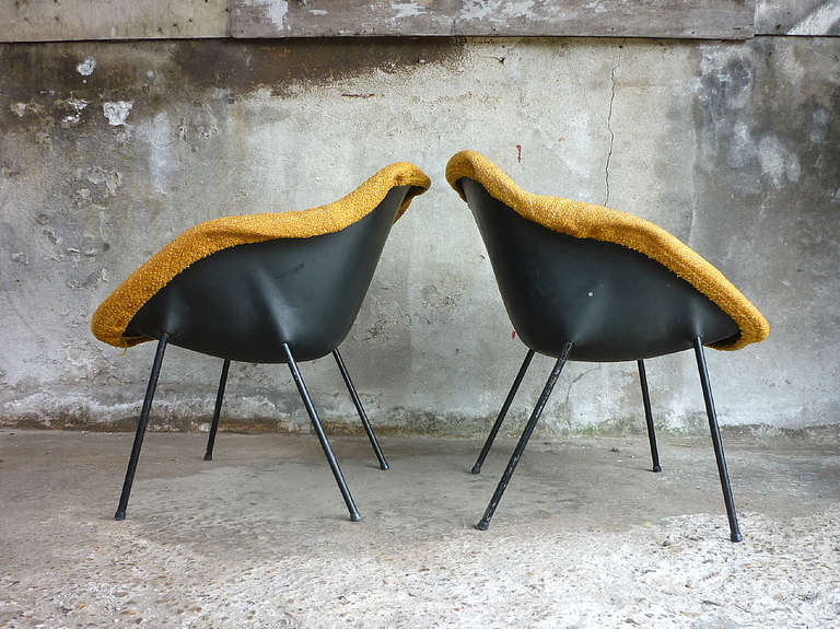 Fantastic designed reïnforced fiberglass shell armchairs. Most likely made in France or Belgium. Unlike the, for instant the Eames DAR chair, the feet of these chairs are integrated in the fiberglass shell. The bulges on the outzide of the shell