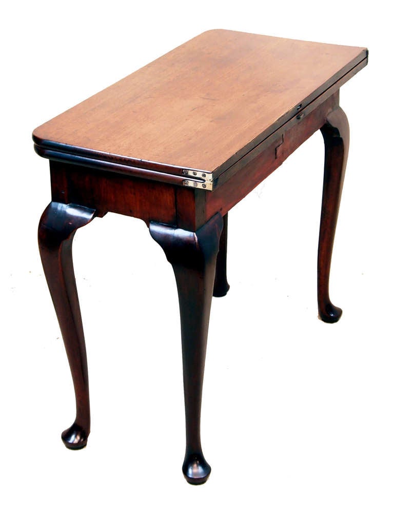 An attractive George I period mahogany tea table the well
figured rectangular folding top above one frieze drawer raised
on elegant cabriole legs to front and back terminating on
original pad feet.