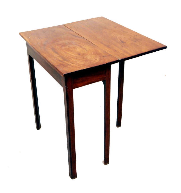Antique Mahogany Centre Table For Sale at 1stdibs