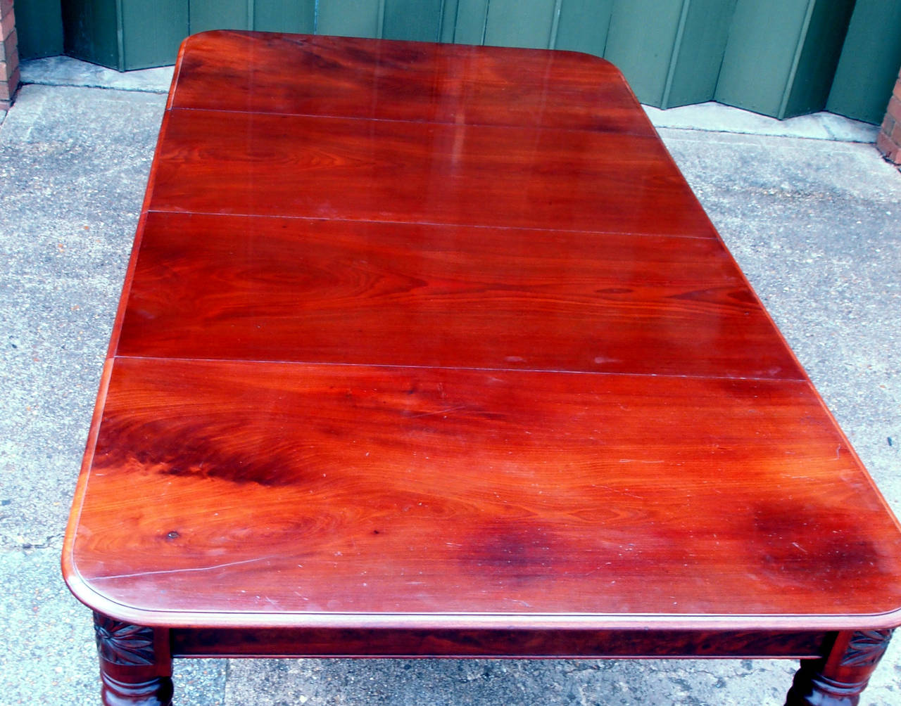Ancienne table à manger à rallonge anglaise de style Regency en acajou Bon état - En vente à Bedfordshire, GB