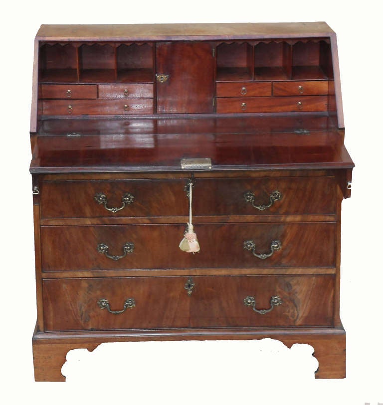 English Georgian 18th Century Mahogany Bureau For Sale