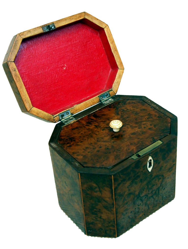 A beautiful early 19th century burr yew wood
octagonal tea caddy having boxwood
strung decoration.