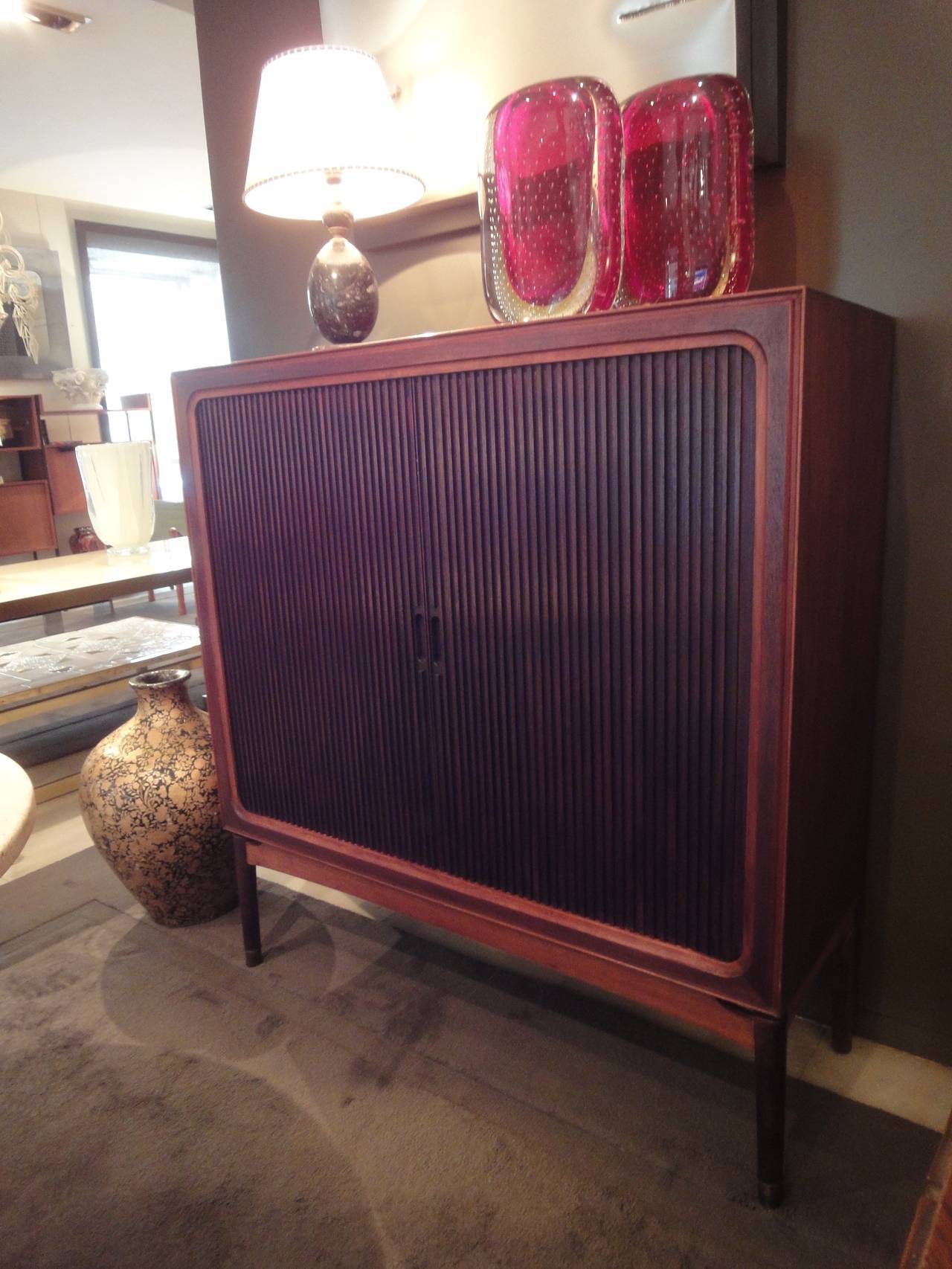 A Rosewood Cabinet on Stand In Good Condition In Madrid, Madrid