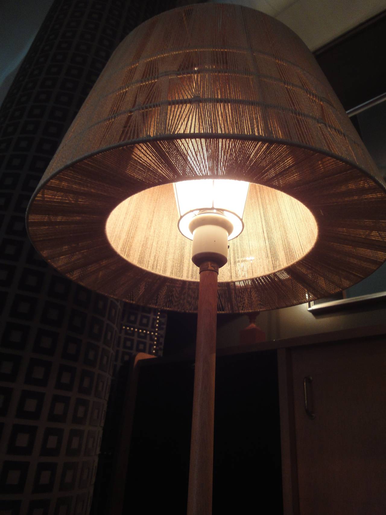 Oak Wood Floor Lamp In Excellent Condition In Madrid, Madrid