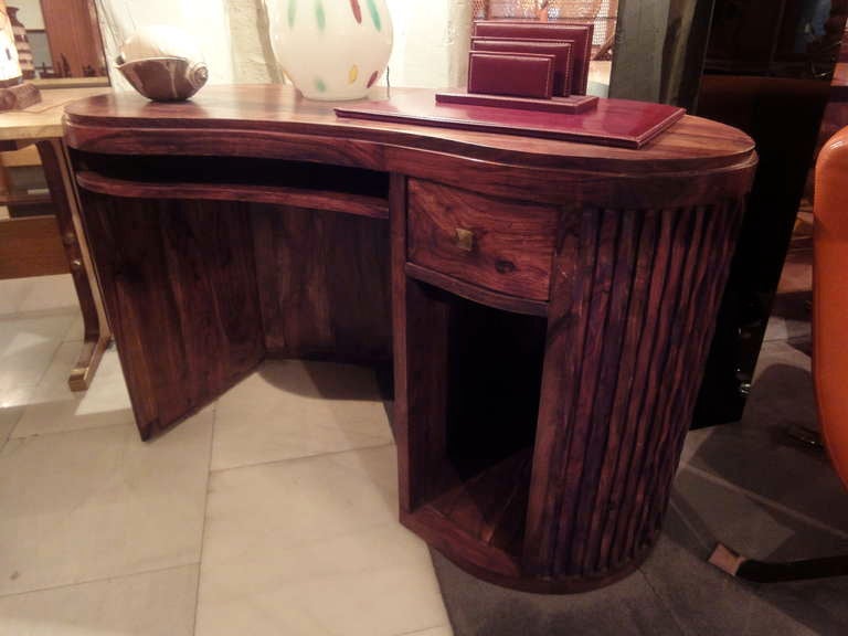 An Art Deco Walnut Desk In Excellent Condition In Madrid, Madrid