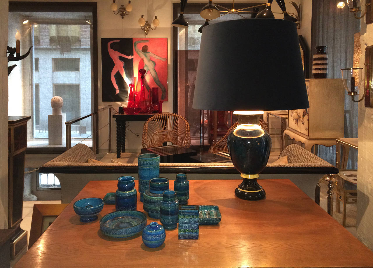 A group of 11 ceramics from the “Rimini blue” series by Aldo Londi Flavia Montelupo.
Measurements highest: 7.08 in, largest: 7.48 in