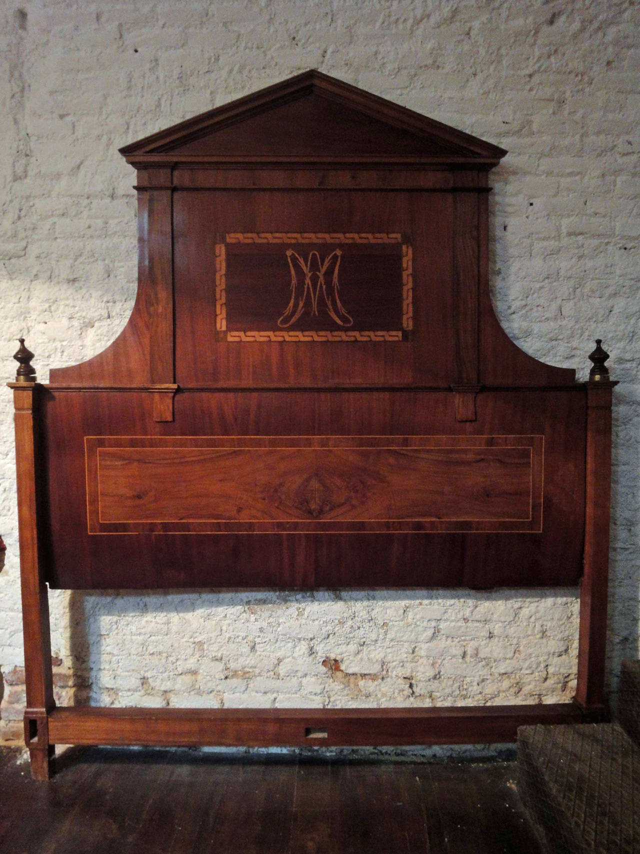 A Neoclassical bed head-board in mahogany-wood with pear-tree marquetry.