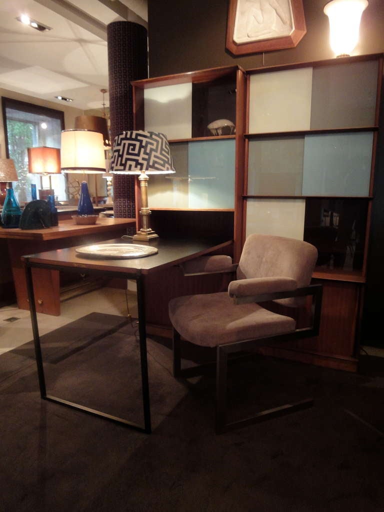 Une chaise de bureau en forme de 