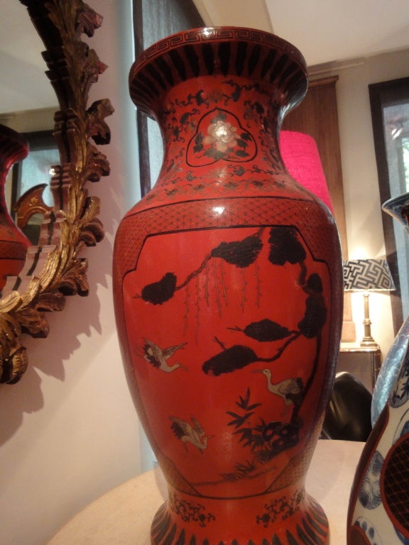 A large red-lacquered vase 2