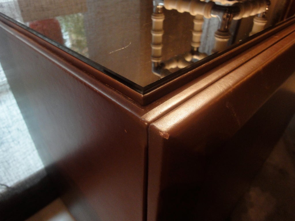 A pair of leather uphostered sideboards In Good Condition In Madrid, Madrid
