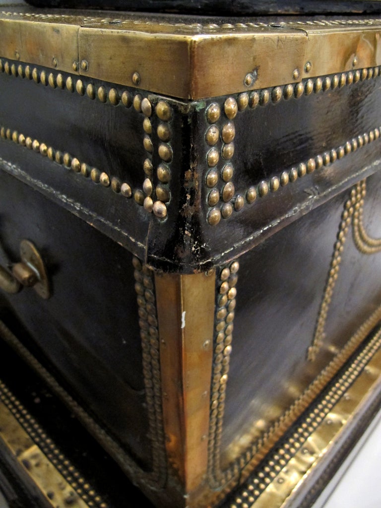 Set of 3 Leather & Camphor Wood Officer's Trunks circa 1800 England In Good Condition In London, GB