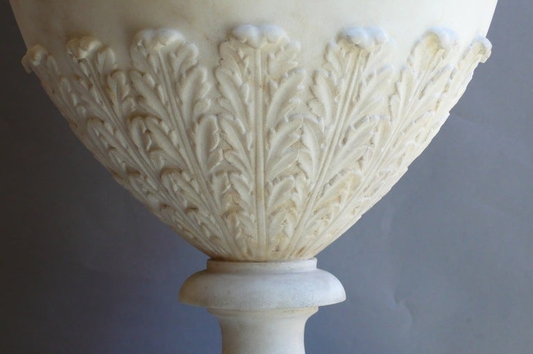 Pair of White Marble George III Period Urns  In Good Condition In London, GB