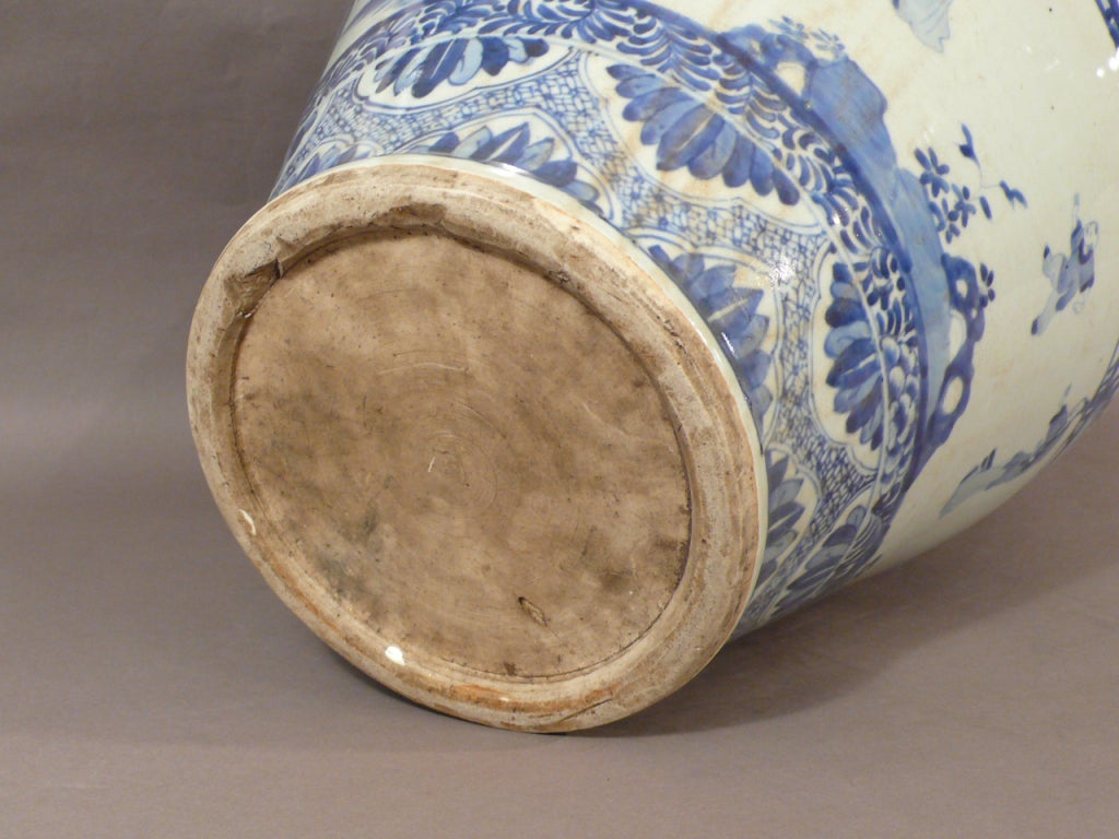 A Large Kangxi blue & white chinese porcelain vase For Sale 2