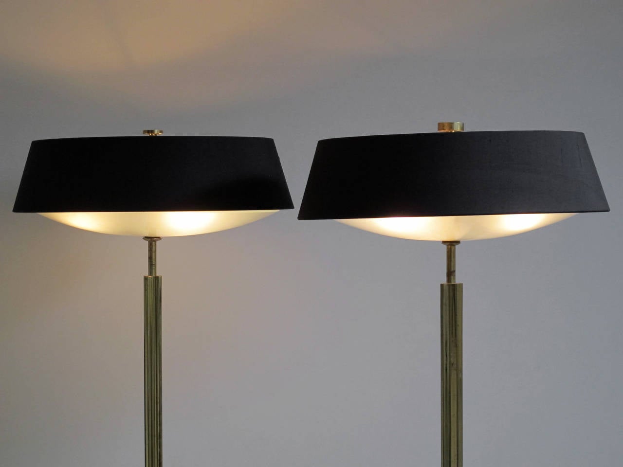 Mid-Century Modern Elegant Pair of Standing Lamps by Arredoluce