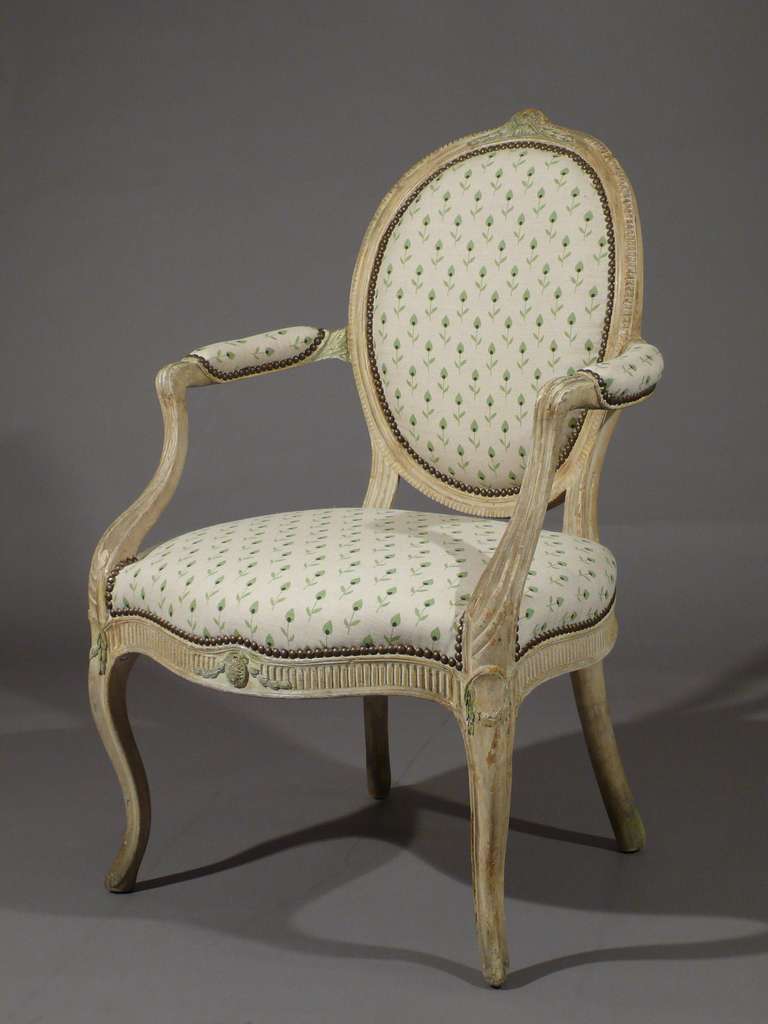 A Pair of Lacquered of George III Period Armchairs In Good Condition For Sale In London, GB