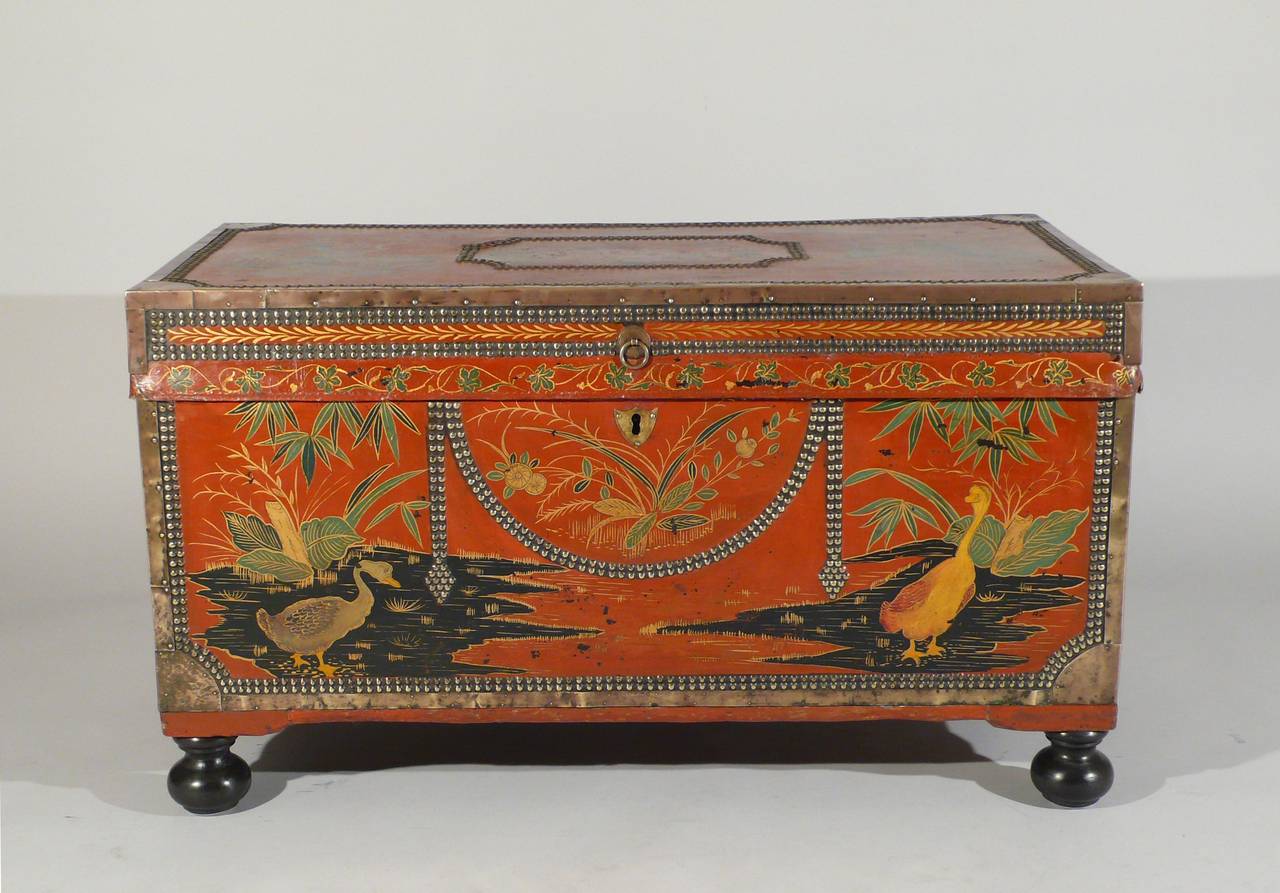 Red Leather Export Trunk with Painted Chinoiserie Decoration, Georgian In Good Condition In London, GB