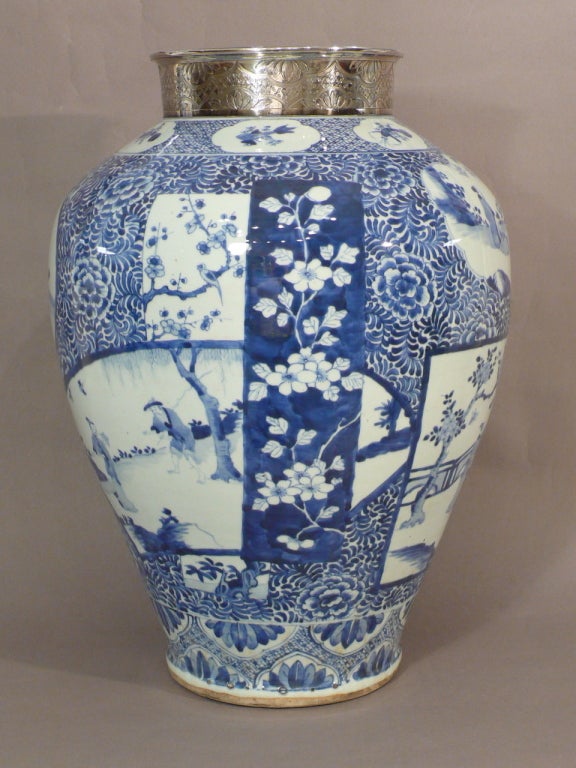 Chinese A Large Kangxi blue & white chinese porcelain vase For Sale