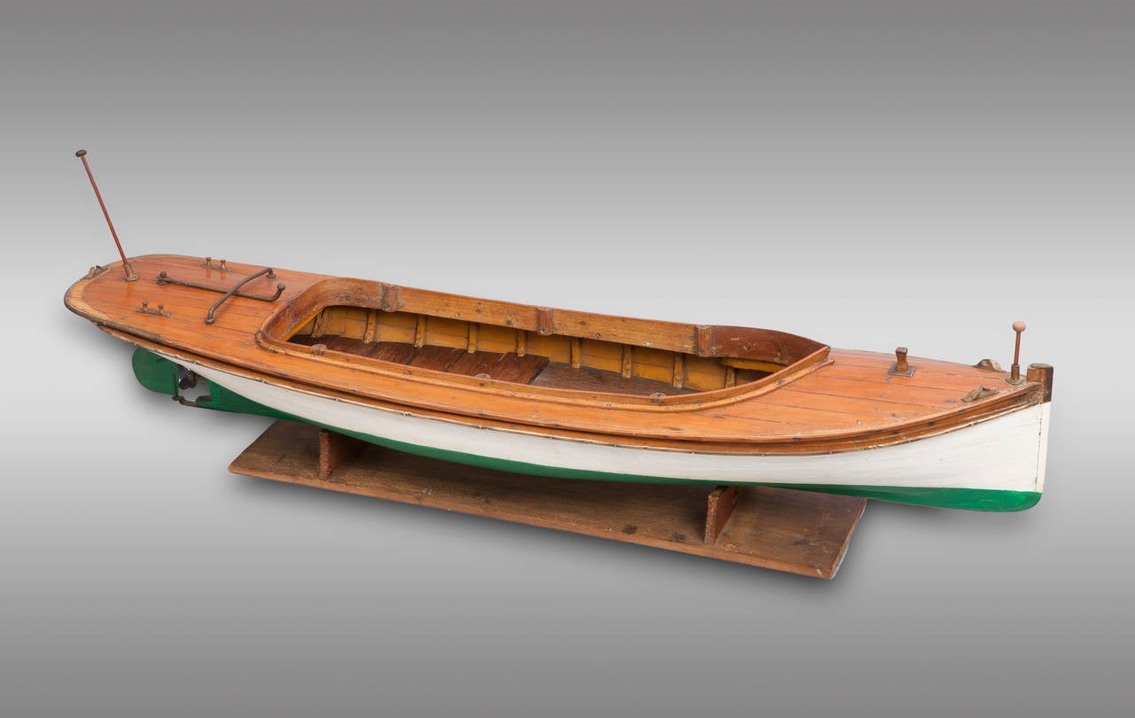 Navigable scale model of wooden boat with its original engine batery. About 1950