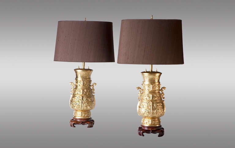 Unknown Pair of Lamps in Gilded Bronze and Wood Bases with Shades in Brown Silk, 1970s For Sale