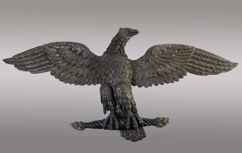 Large carved eagle in oak and beechwood. Very realistic sculpted Empire period. France.
Early 19th. Century