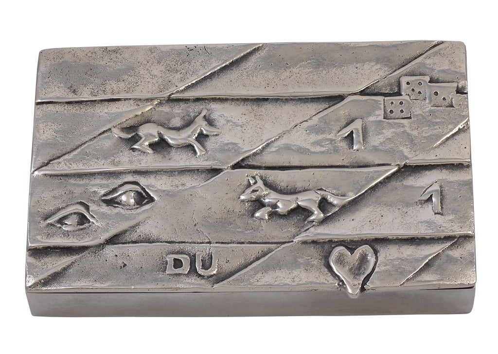 "Loin des yeux, loin du coeur" Poudrier by Line Vautrin
