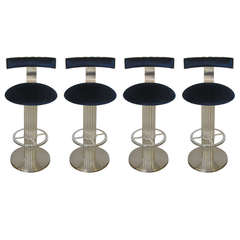 Ensemble de quatre tabourets de bar pivotants plaqués nickel de Designs for Leisure