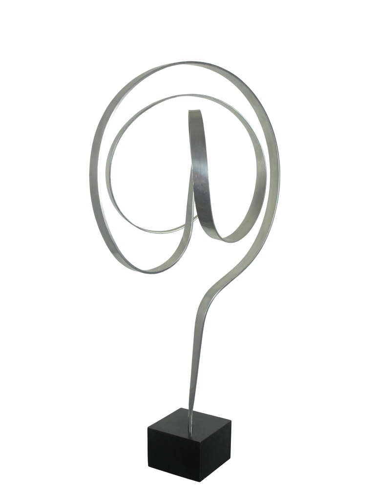 Charles Taylor Sculpture cinétique moderniste en aluminium d'après Calder