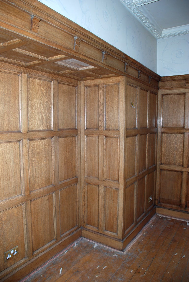 An oak panelled room with stone fireplace In Good Condition For Sale In Gloucestershire, GB