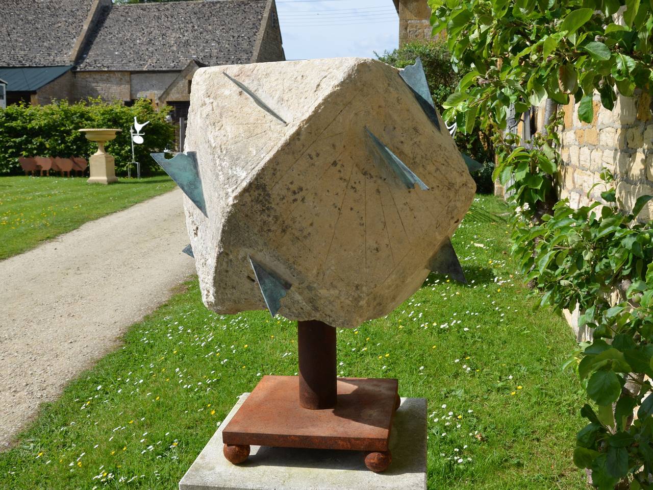 Large 18th Century Polyhedral Limestone Sundial For Sale 1