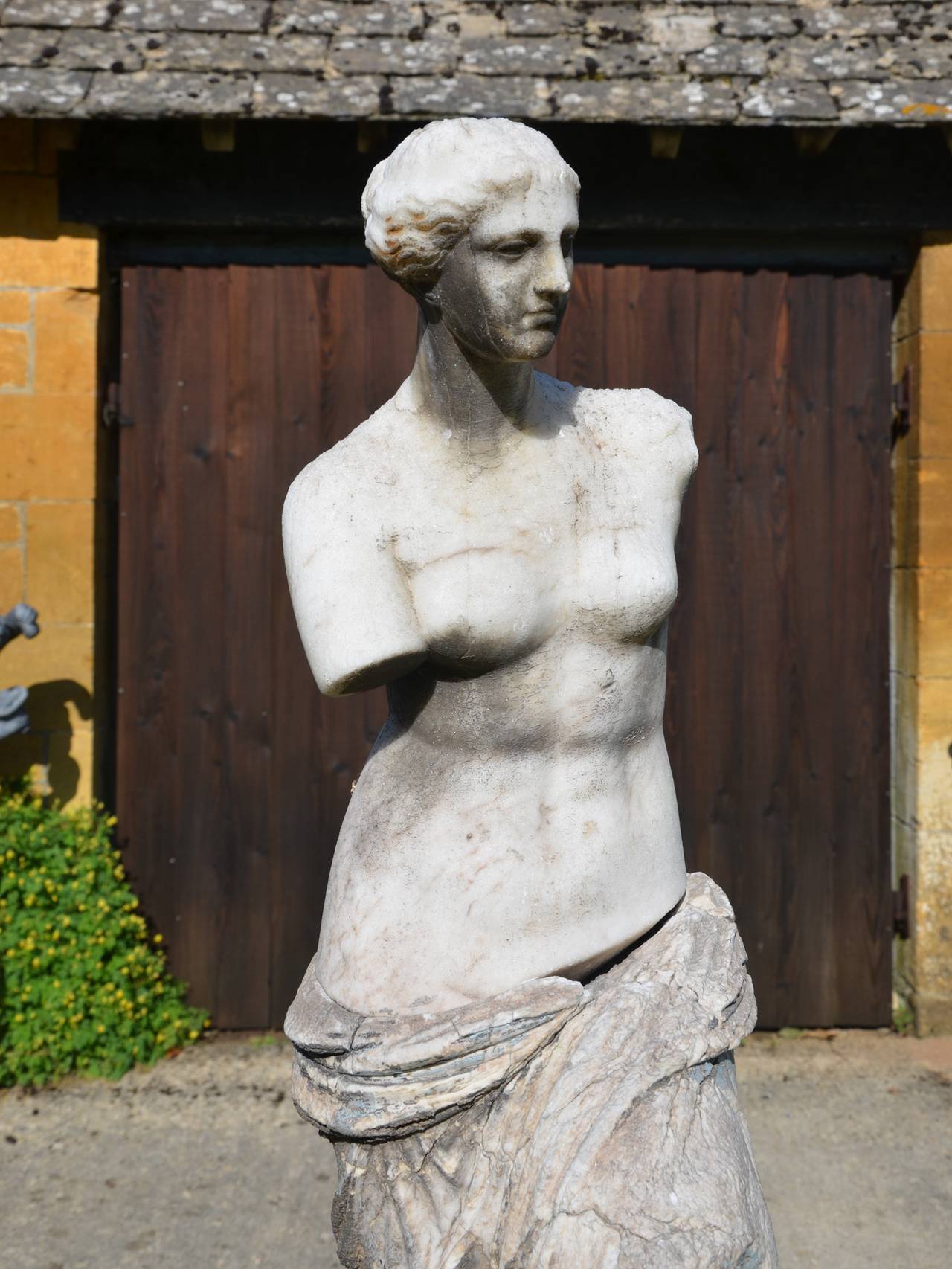 20th Century An alabaster Figure of the 'Venus de Milo' For Sale