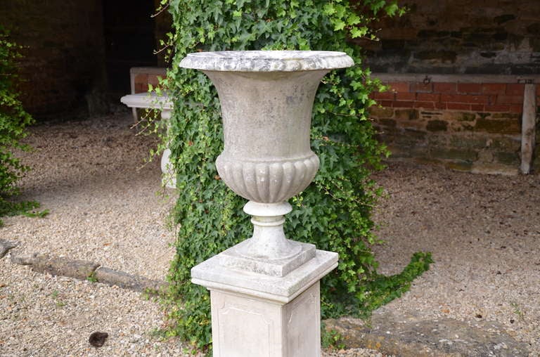 An Italian White Marble Campana Urn In Good Condition In Gloucestershire, GB