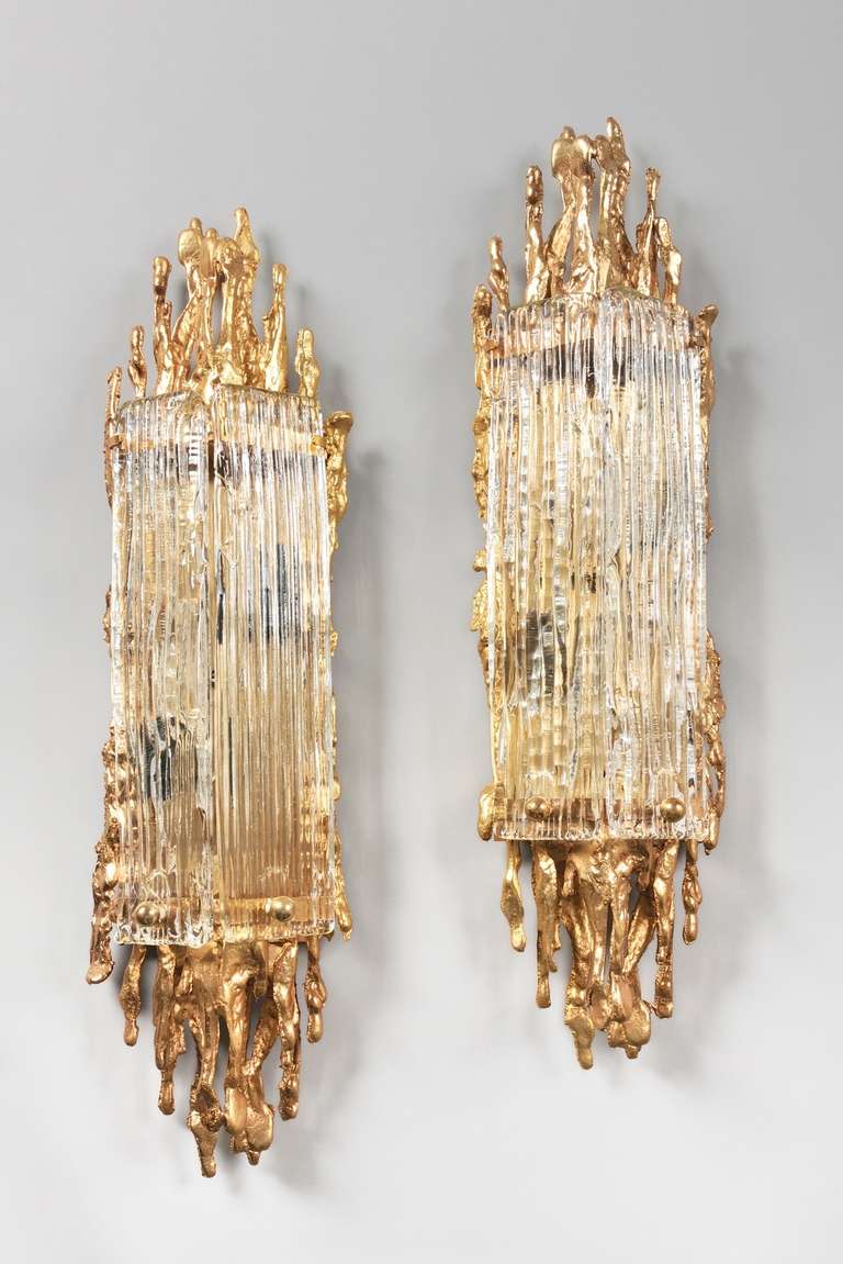 Beautiful pair of sconces by Boeltz Paris, circa 1970.
Polished gilt bronze and glass.

To fix a wall.