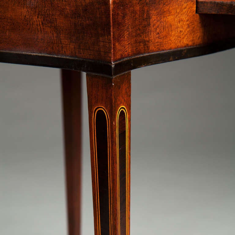18th Century and Earlier Extremely Fine Hepplewhite Period Mahogany & Tulipwood Serpentine Urn Stand‏