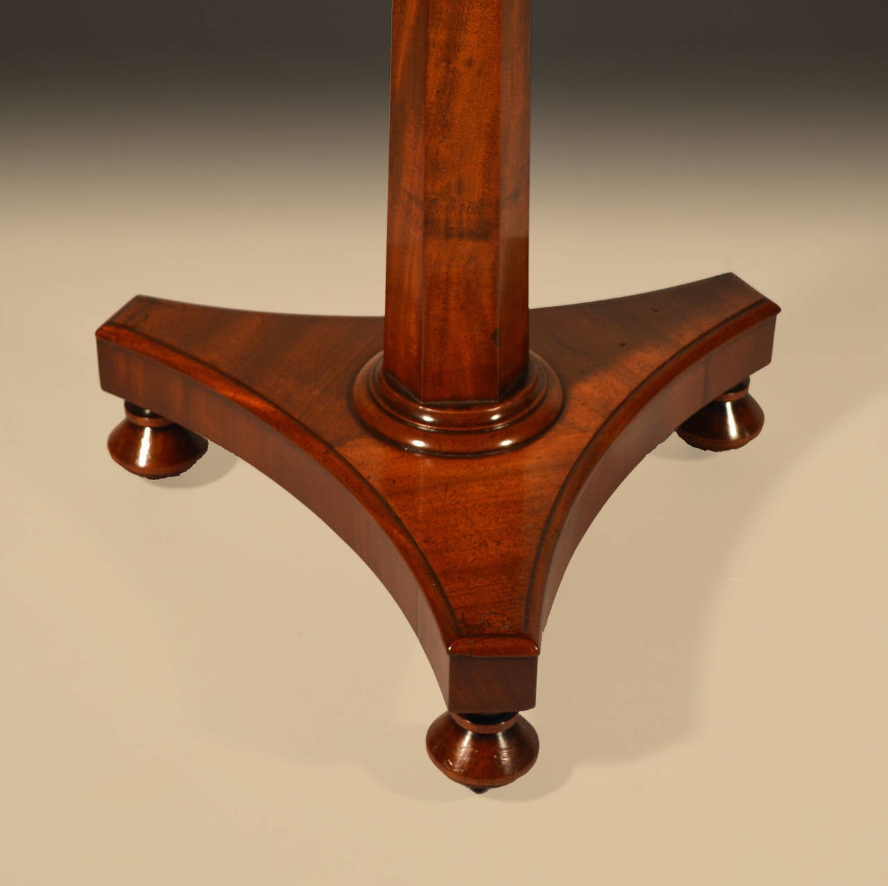 William IV A fine mid 19th century mahogany occasional table