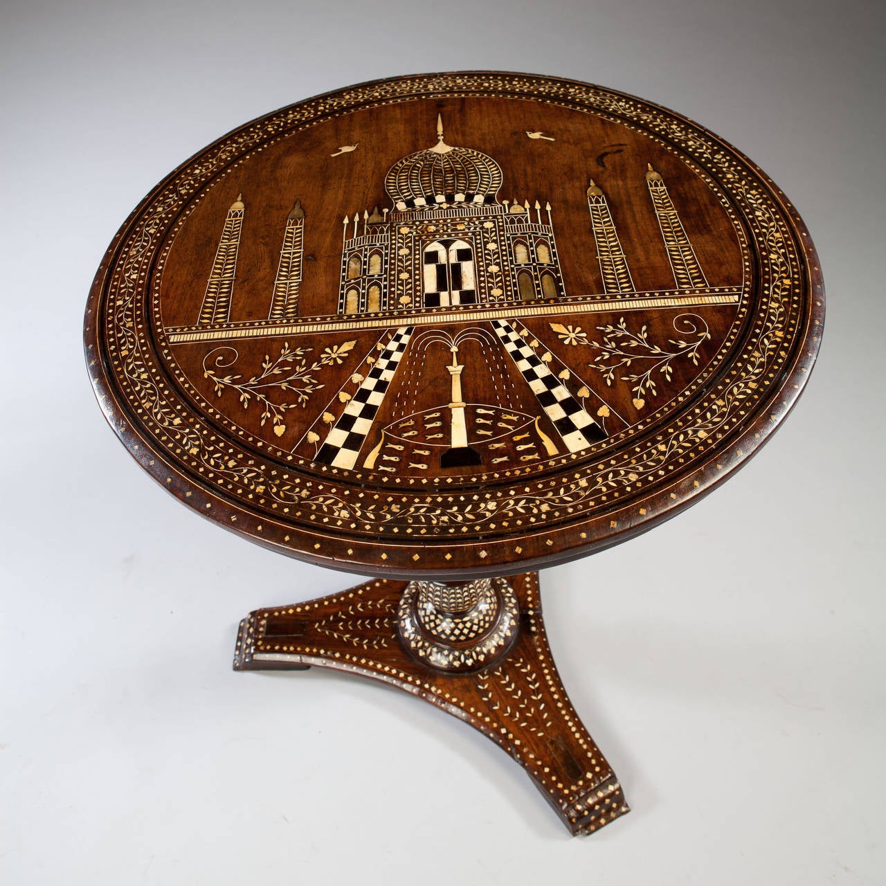 Indian Exceptional Padouk Table Inlaid with the Taj Mahal in Bone and Mother-of-Pearl