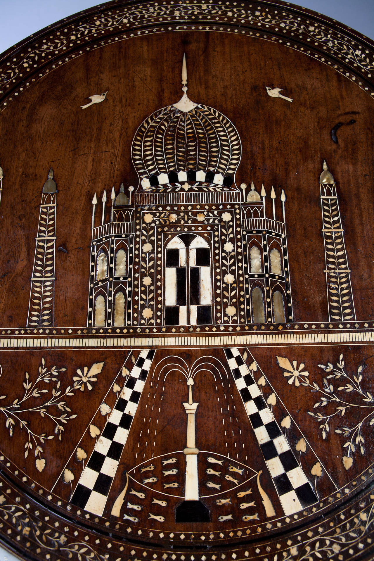 Exceptional Padouk Table Inlaid with the Taj Mahal in Bone and Mother-of-Pearl 1