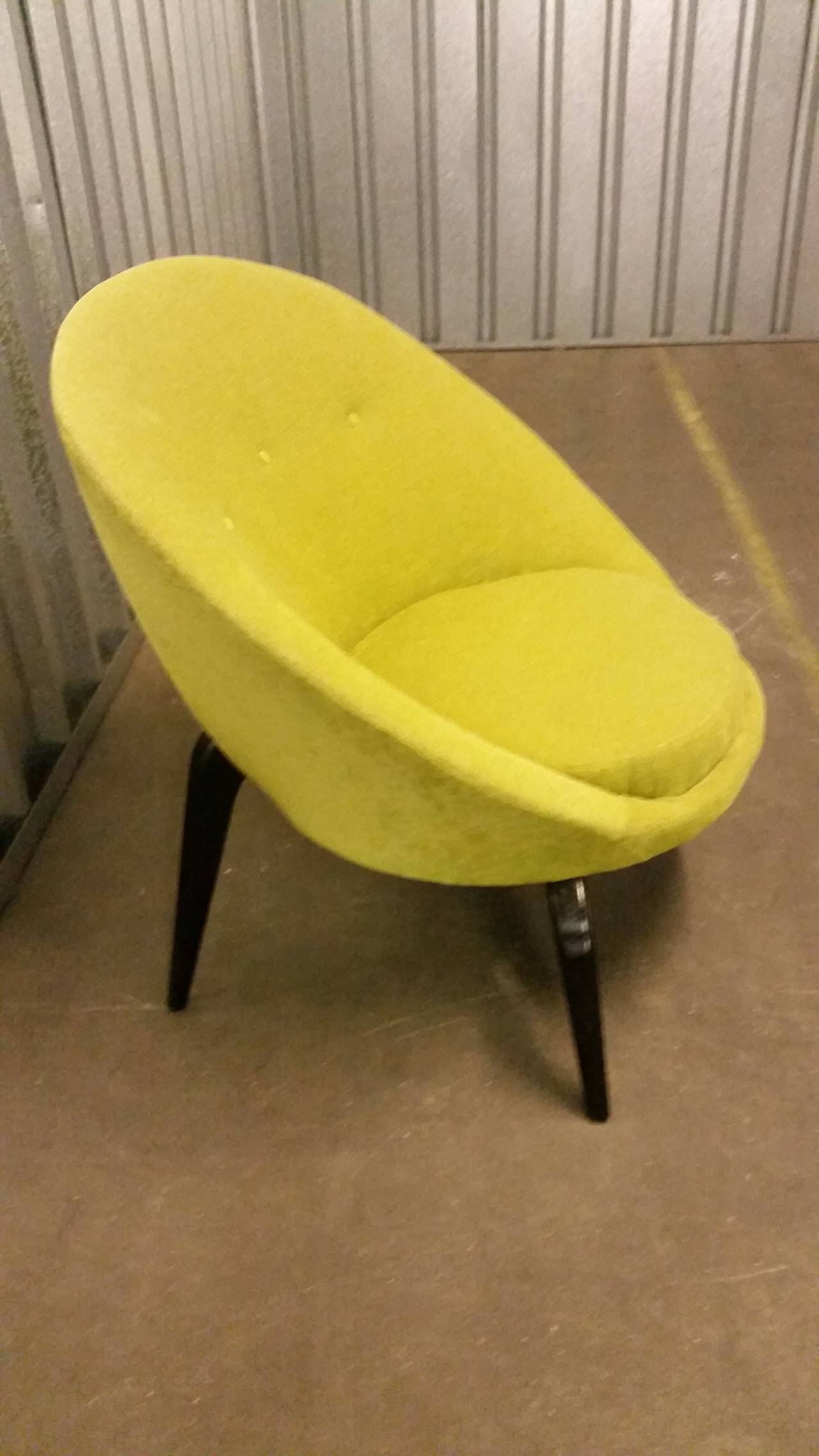 American Mid 20th Century Design Crab Claw Chair