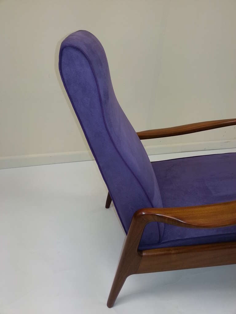 Greaves and Thomas of Mayfair Pair of Reclining Armchairs In Excellent Condition In London, GB
