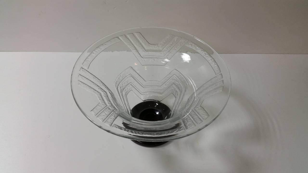Art Deco Acid-Etched Clear Glass Vase with a Deep Burgandy base. 
Signed in the base. 
12 cm h 20 cm dia at the top

Charles Schneider (1881-1962)