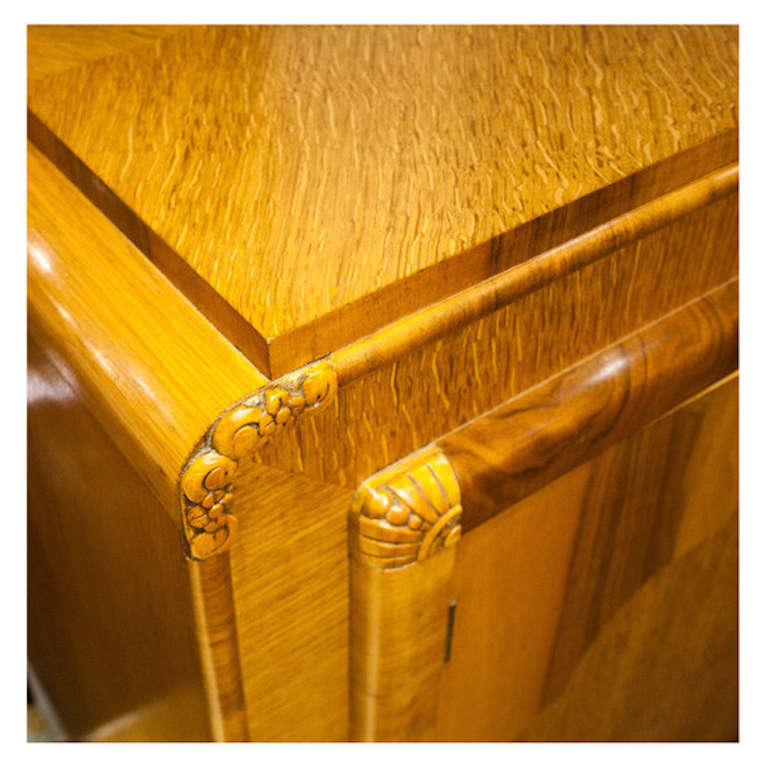 Art Deco Golden Oak And Walnut Sideboard Credenza In Good Condition In London, GB