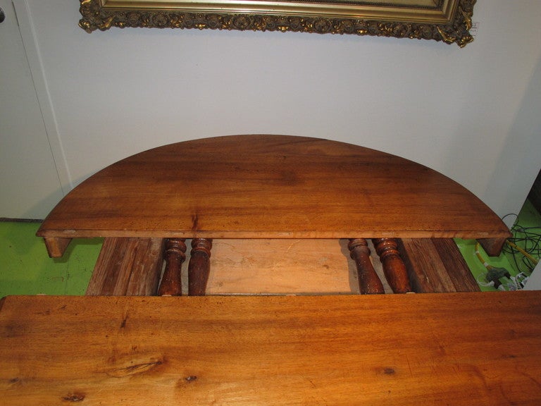 Oval Pedestal Dining Table with 2 Large Finished Extension Leaves In Good Condition In Washington, DC